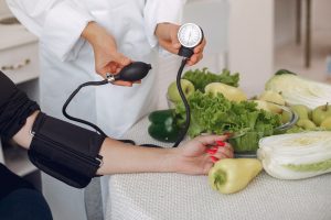 doctor-measures-pressure-patient-kitchen_1157-28047 doctor-measures-pressure-patient-kitchen_1157-28047